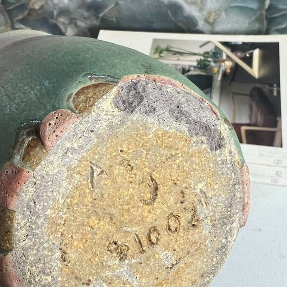 Studio Art Pottery Vase 7" Green Pink Ombre Handmade & Signed - Picture 14 of 16